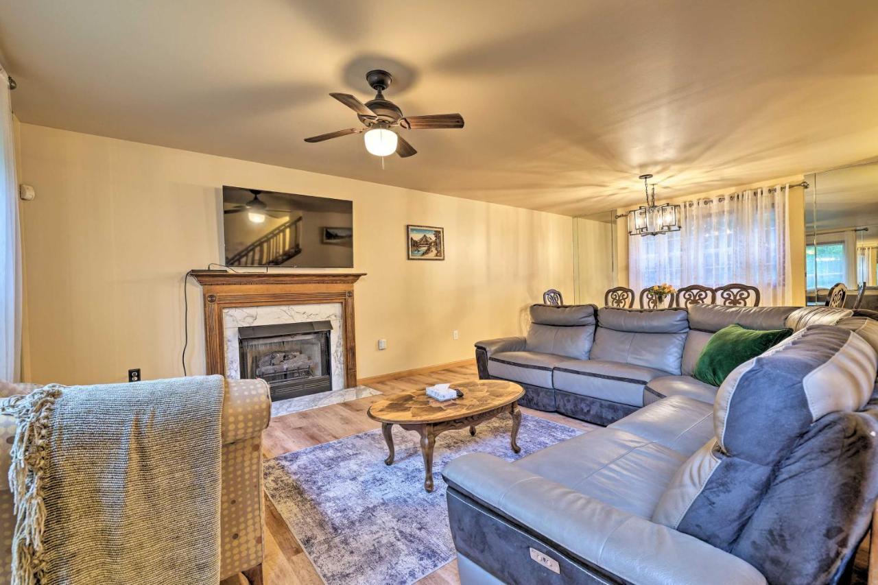 Spacious Tobyhanna Home With Lake Access And Fire Pit! Buitenkant foto