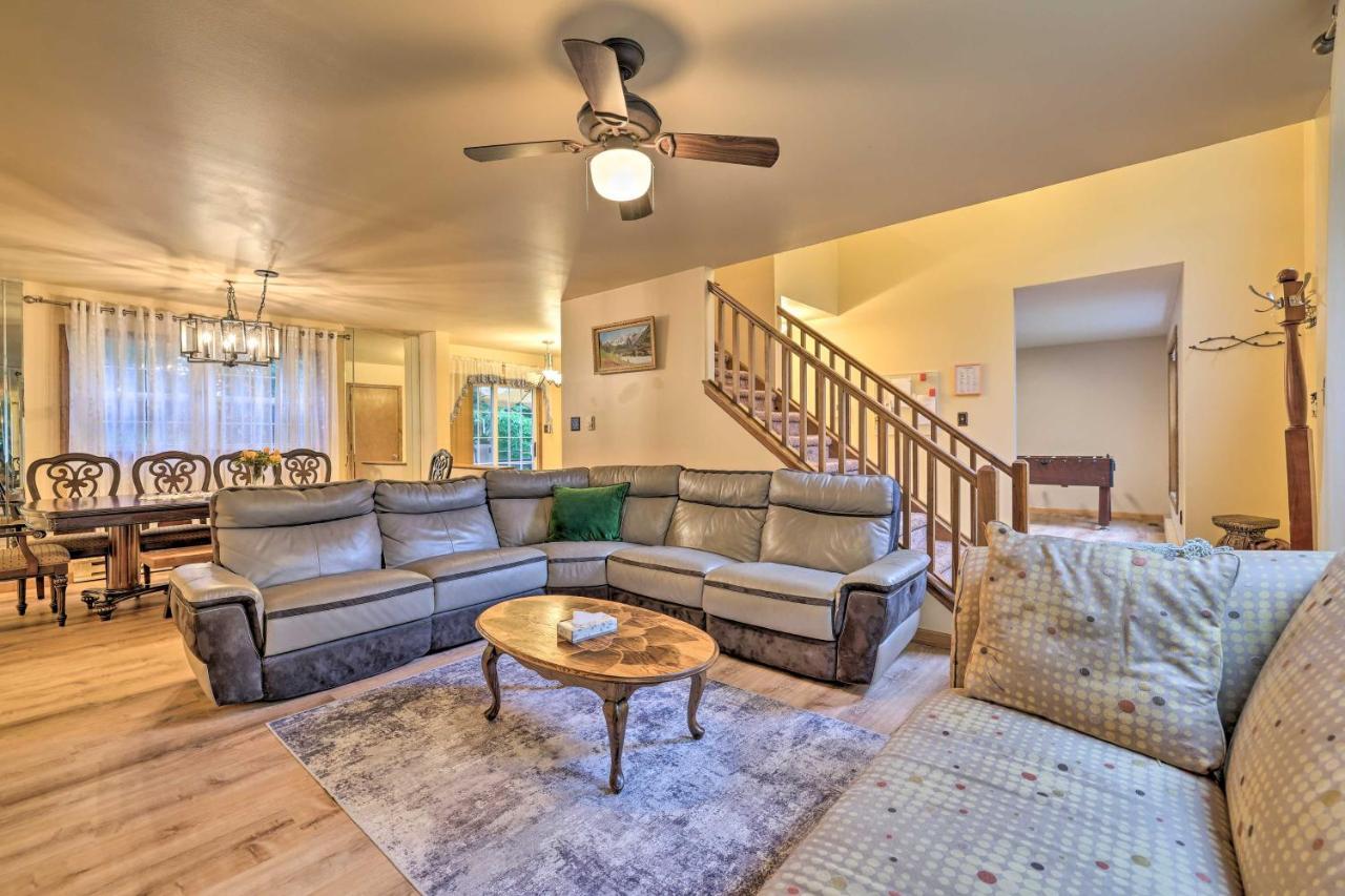Spacious Tobyhanna Home With Lake Access And Fire Pit! Buitenkant foto