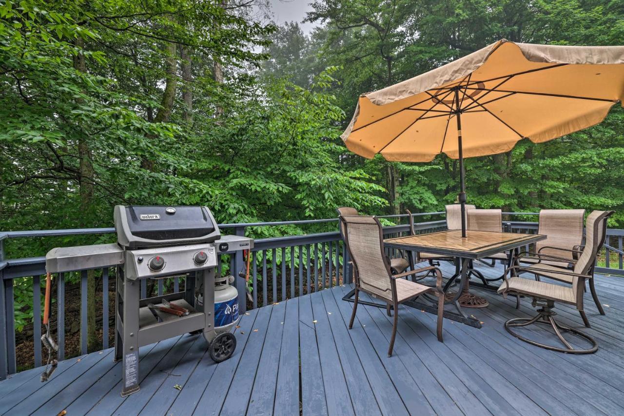 Spacious Tobyhanna Home With Lake Access And Fire Pit! Buitenkant foto
