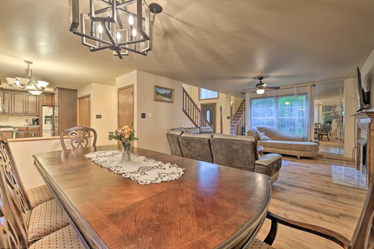 Spacious Tobyhanna Home With Lake Access And Fire Pit! Buitenkant foto