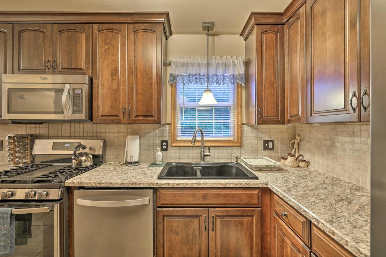 Spacious Tobyhanna Home With Lake Access And Fire Pit! Buitenkant foto