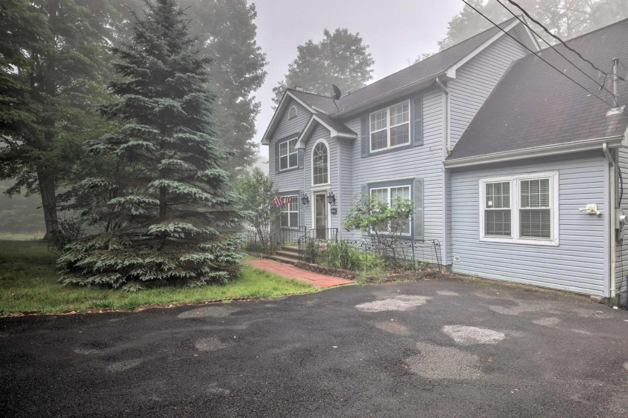 Spacious Tobyhanna Home With Lake Access And Fire Pit! Buitenkant foto