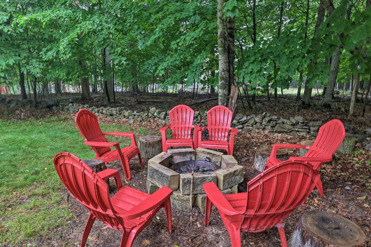 Spacious Tobyhanna Home With Lake Access And Fire Pit! Buitenkant foto